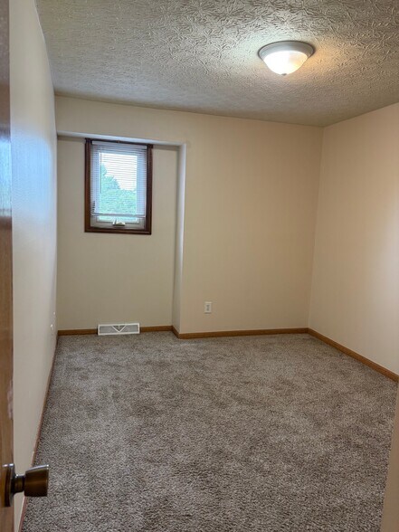 Building Photo - 6388 Dummerston Ct