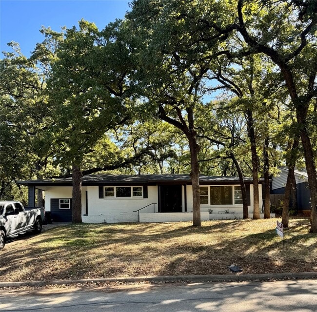 Primary Photo - 805 Ross Trail