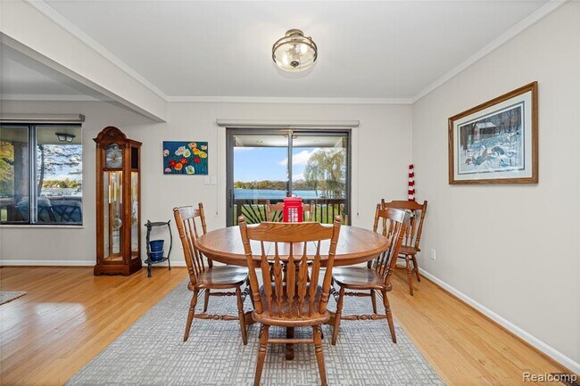 Building Photo - 9510 Beechcrest St