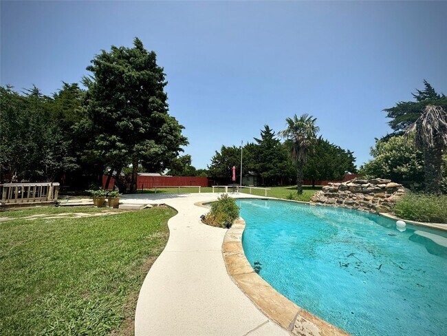 Building Photo - 2610 Jakes Ct