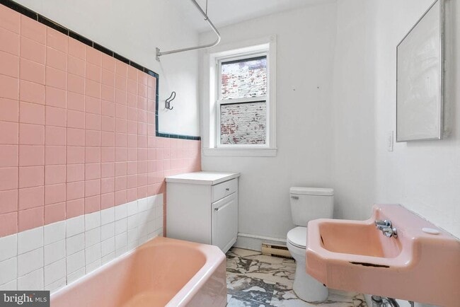 Building Photo - 732 Tasker St