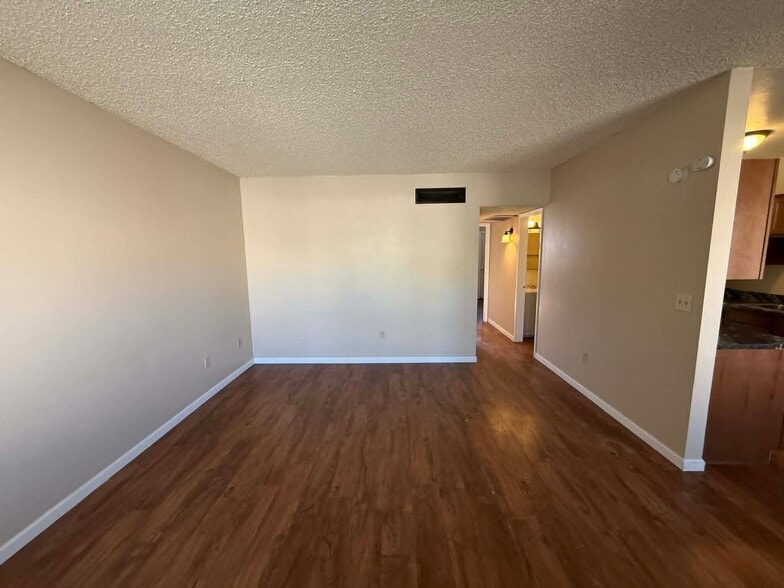 Building Photo - 1518 E Hedrick Dr