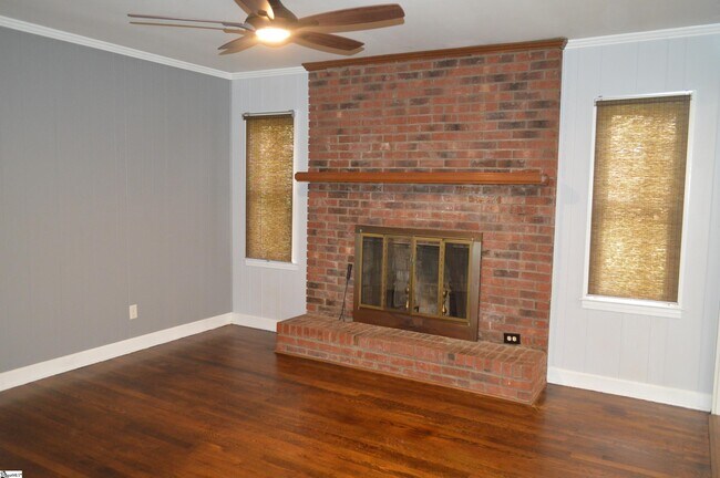 Building Photo - 614 S Mountain View Rd