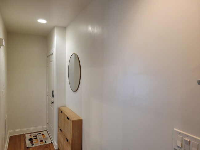 Building Photo - Charming 2 BR/1 BA Condo in Brentwood!