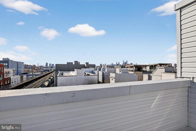 Building Photo - 2034 N Front St