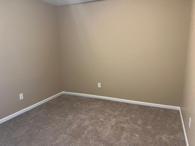 Building Photo - 4472 Middletown Dr