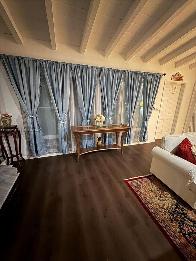 Building Photo - 2036 NE 21st Ave