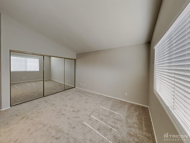 Building Photo - 2704 Purple Root Dr