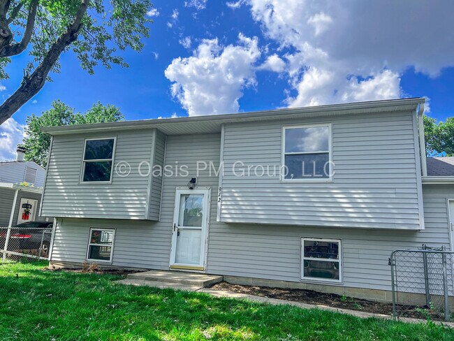 Building Photo - 912 Tellega Ave