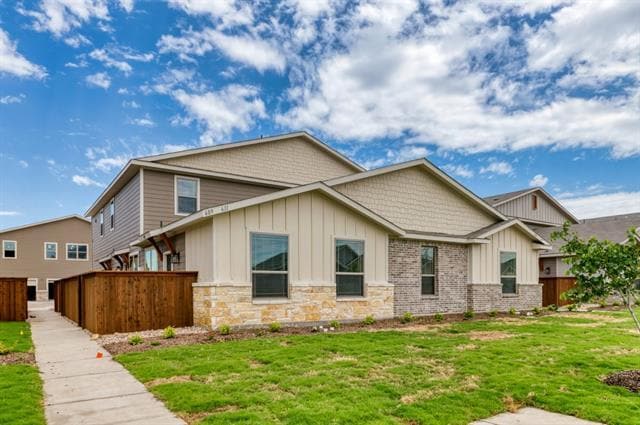 Building Photo - 611 Harvest Moon Dr