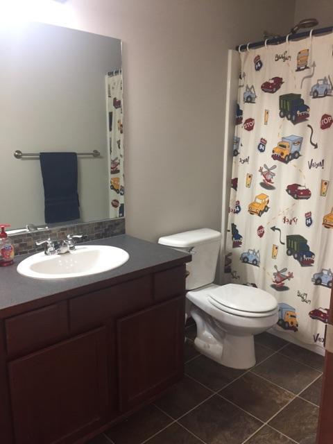 Building Photo - Modern Comfort and Space in a Peaceful Bot...