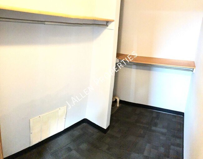 Building Photo - 507 W Norfolk Ave