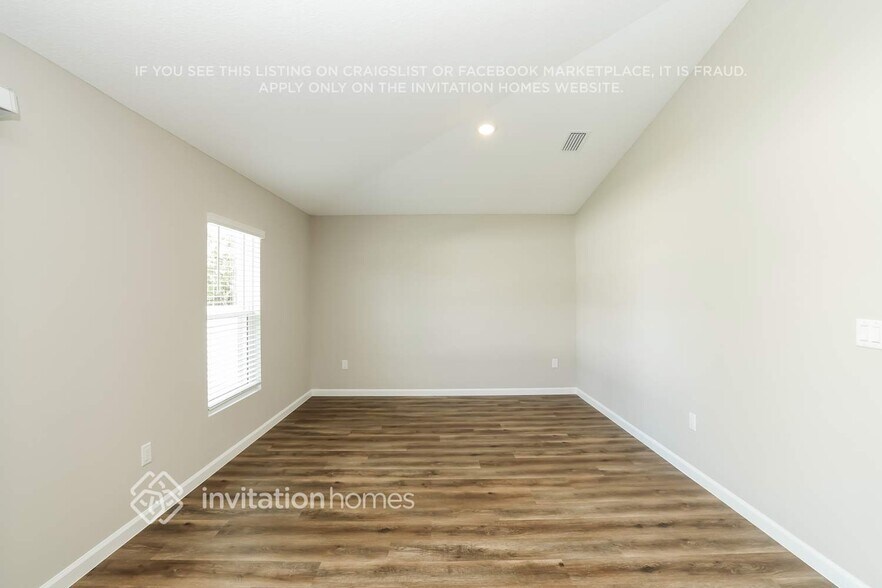 Building Photo - 691 SW Hillsboro Cir