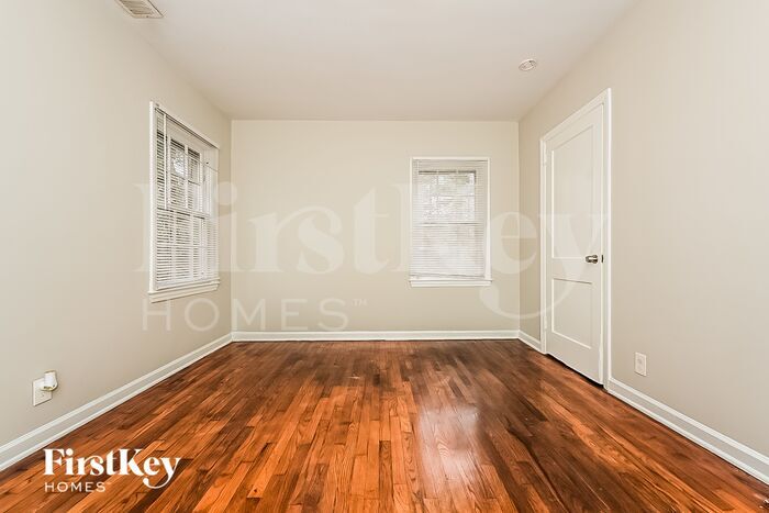Building Photo - 1564 Columbia Dr