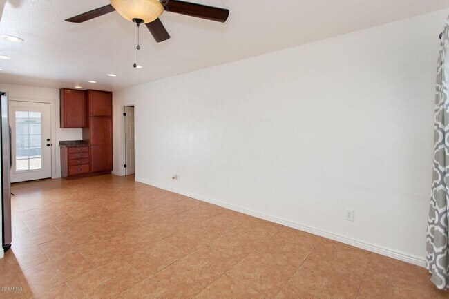 Building Photo - 3228 W Lisbon Ln