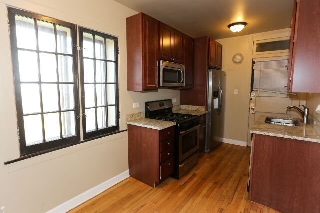 Building Photo - 2208 W Ainslie