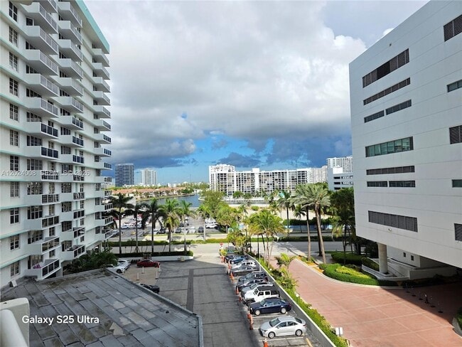 Building Photo - 3725 S Ocean Dr