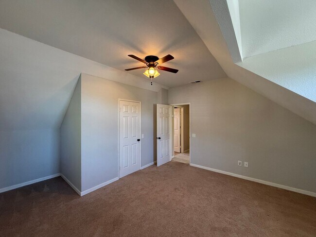 Building Photo - Charming 3BD/3BA Home in Ramona with Large Backyard, 2-Car Garage & In-Unit Laundry