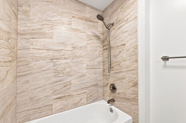 Building Photo - 49 Showers Dr