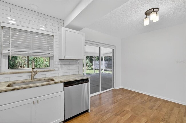 Building Photo - 423 E 10th Ave