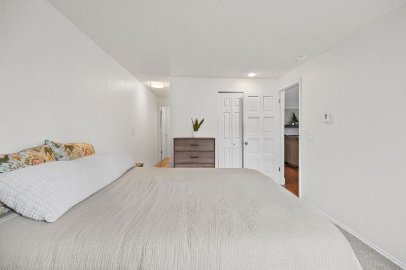 Building Photo - 844 W Cliff Dr