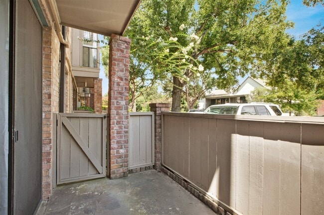 Building Photo - 2475 Underwood St