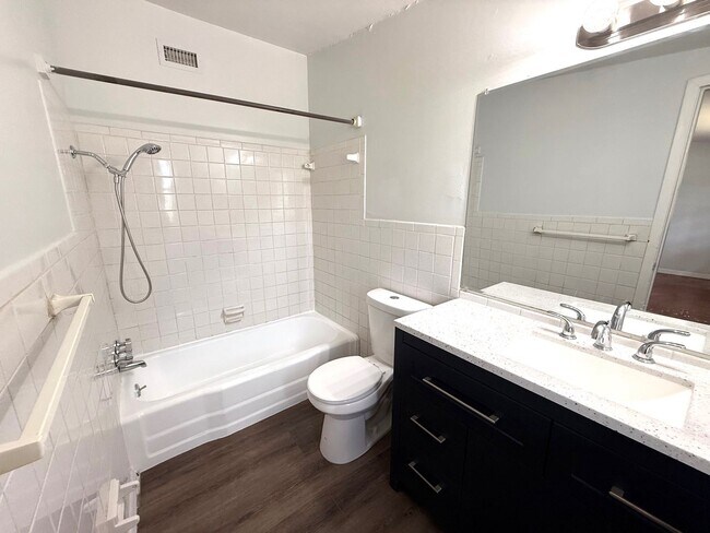 Building Photo - Charming 3-Bedroom, 2-Bath Duplex for Rent...
