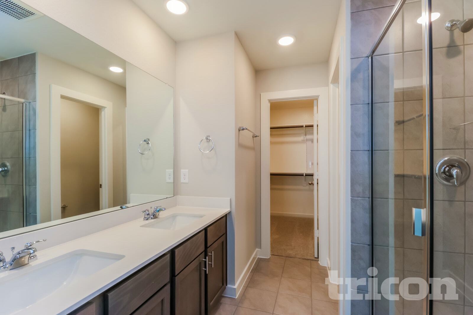 Building Photo - 9835 Willow Creek Commerce Dr