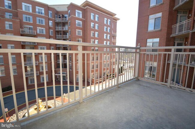 Building Photo - 4490 Market Commons Dr