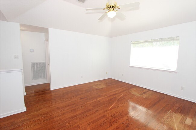 Building Photo - 3311 Twelve Oaks Ln