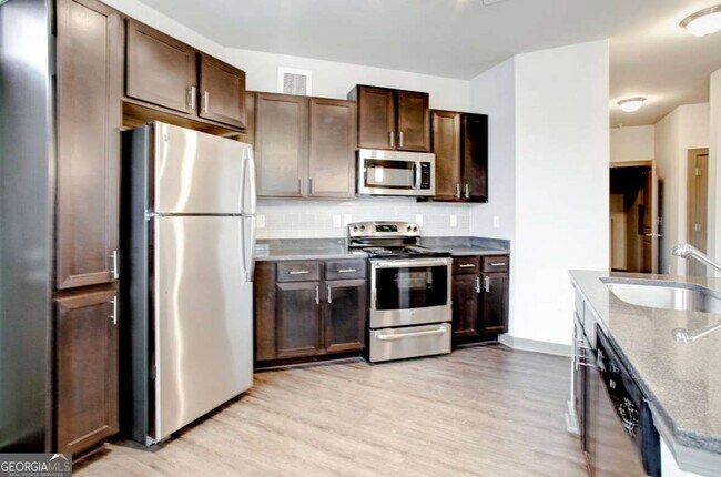 Building Photo - 800 Milwood St