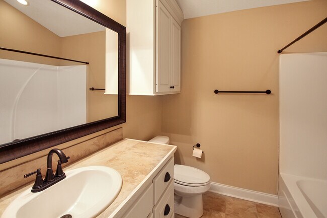 Building Photo - 165 Harvey Cir