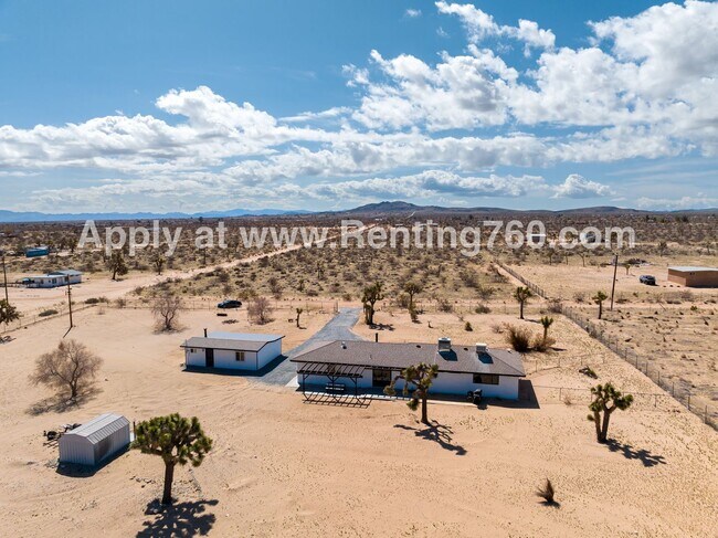 Building Photo - Modern Comfort in Scenic Landers