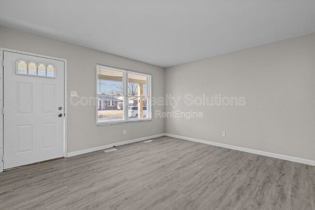 Building Photo - 10432 Royal Dr