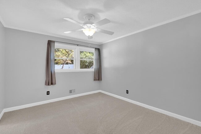 Building Photo - 3533 Greenleaf Rd