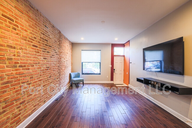 Building Photo - 27 N East Ave