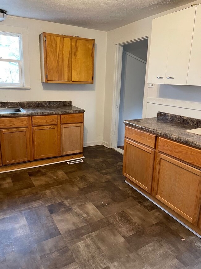 Building Photo - 3 bedroom house