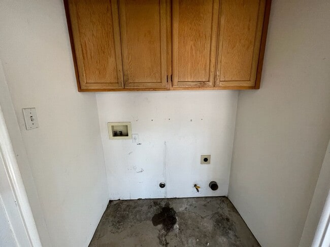 Building Photo - 3-bedroom single story in Merced!