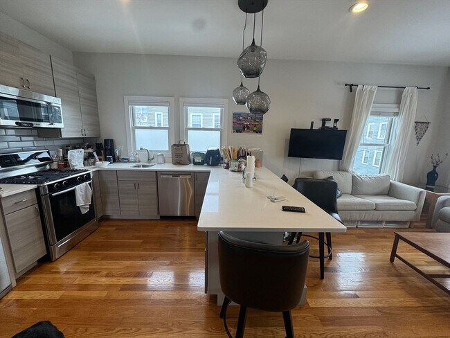 Building Photo - 9 Harding St