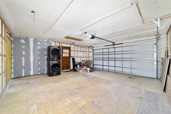 Building Photo - 5330 King's Ct