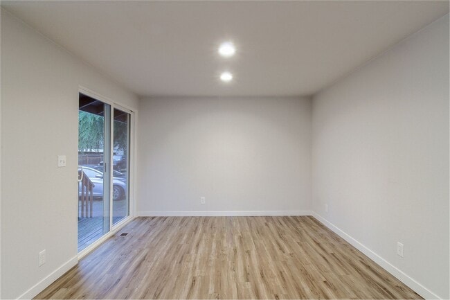 Building Photo - Midvale