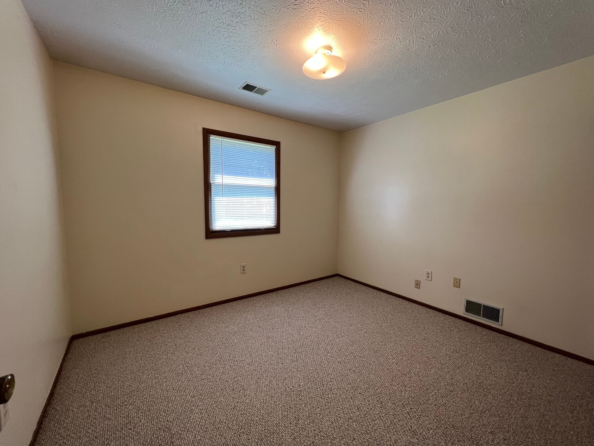 Building Photo - 7548 Anderson Ave NE