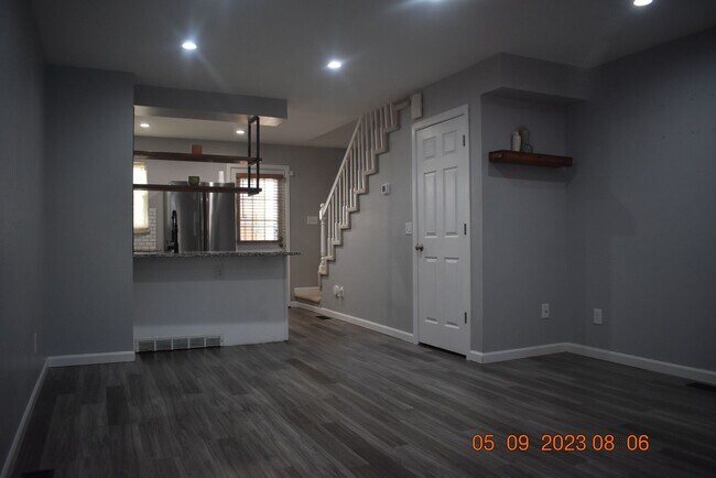 Building Photo - Lovely Updated Littleton Townhome in Wonderful Location