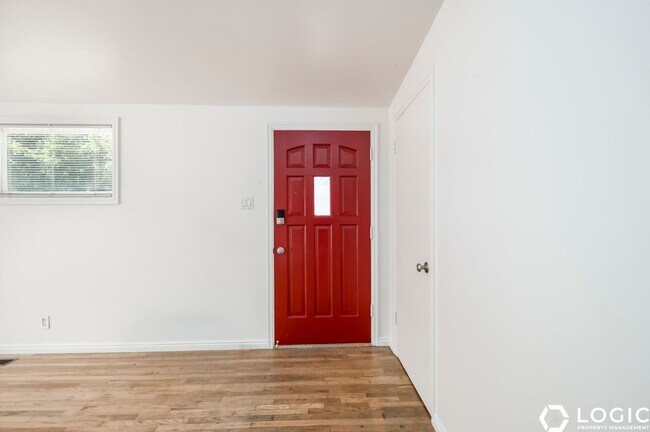 Building Photo - 6809 S Meadow Downs Way