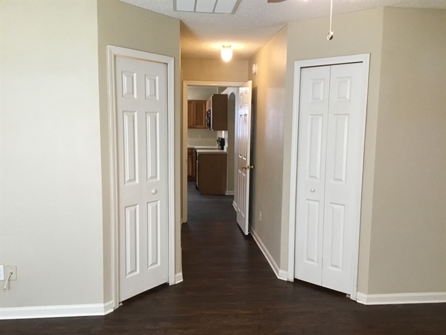 Building Photo - 2702 Fox Creek Dr E