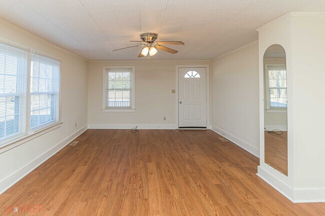 Building Photo - RENOVATED FARMHOUSE in Mt. Olive!