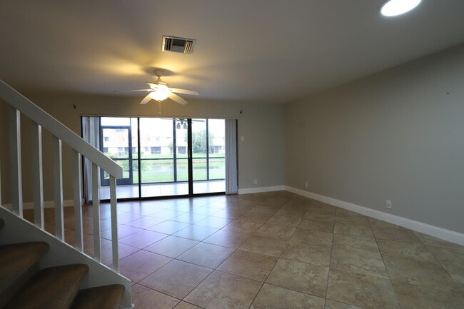 Building Photo - 1715 Woodbridge Lakes Cir