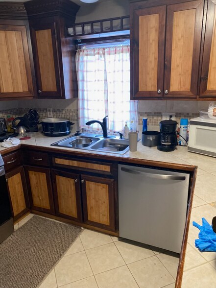 Building Photo - 78 Silver Lake Rd