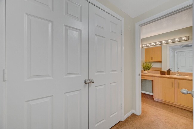 Building Photo - Downstairs 1 Bedroom Unit in Gated Community - S.W.