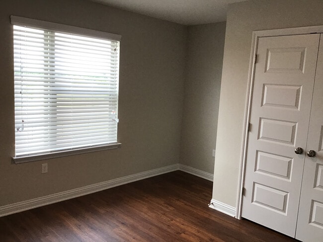 Building Photo - 6109 Gerard Dr